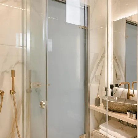 Piazza Ликсури